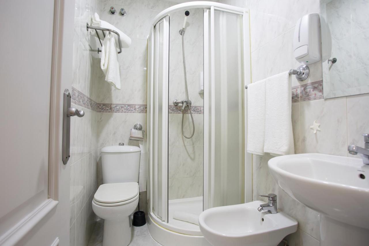 Hostal Costa Coruna Bagian luar foto